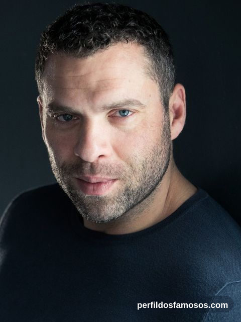 Adam Basil: perfil
