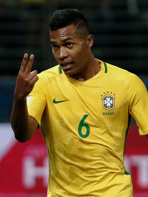 Clique para saber idade, peso, altura, etc de Alex Sandro. Foto de Alex Sandro