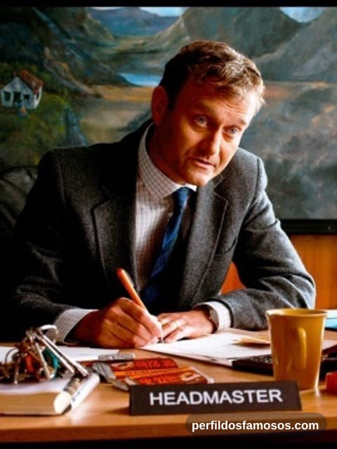 Hugh Dennis Idade E Signo hugh-dennis-idade-e-signo