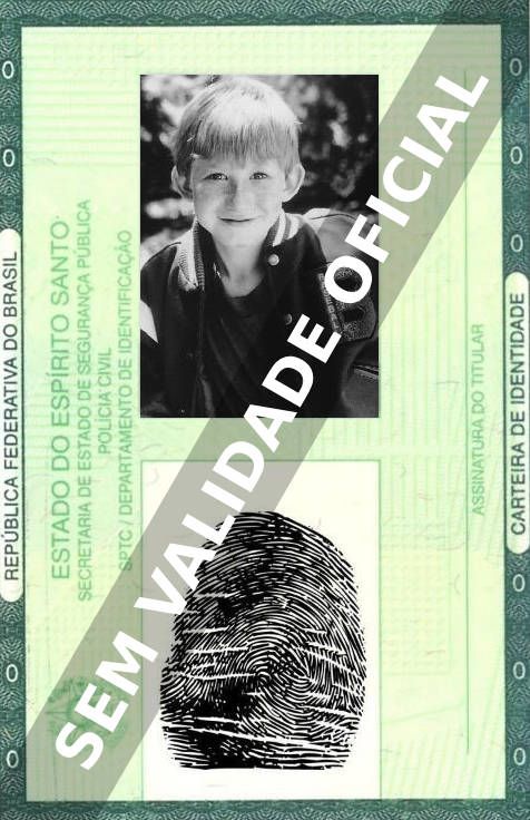 Imagem hipotética representando a carteira de identidade de Adam Wylie