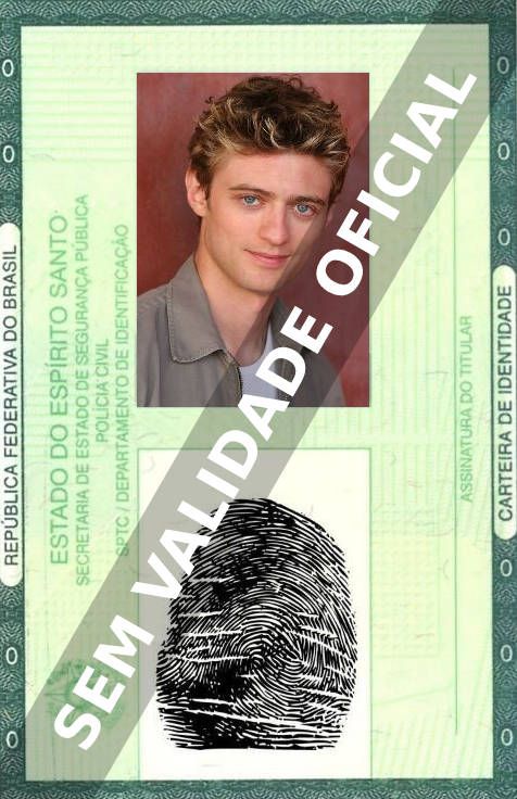 Imagem hipotética representando a carteira de identidade de Crispin Freeman