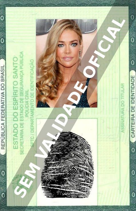 Imagem hipotética representando a carteira de identidade de Denise Richards