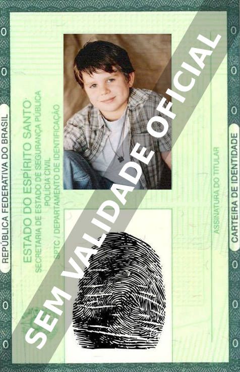 Imagem hipotética representando a carteira de identidade de Dominic Janes