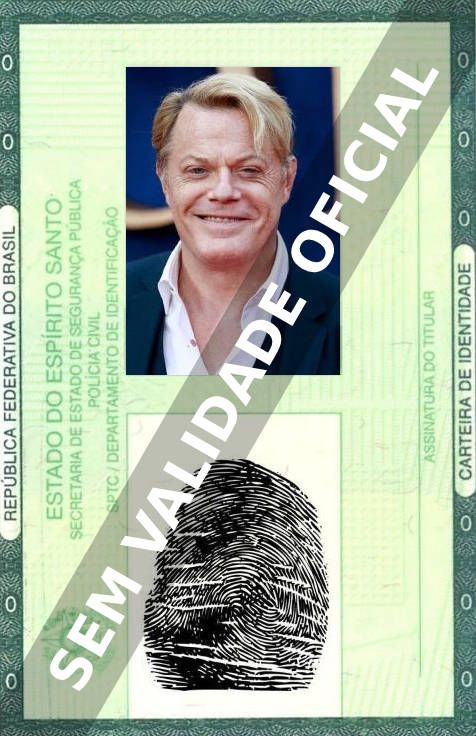 Imagem hipotética representando a carteira de identidade de Eddie Izzard
