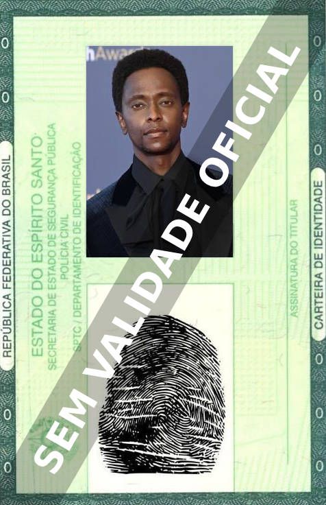 Imagem hipotética representando a carteira de identidade de Edi Gathegi