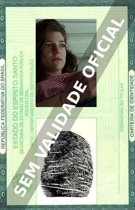 Imagem hipotética representando a carteira de identidade de Esther Garrel