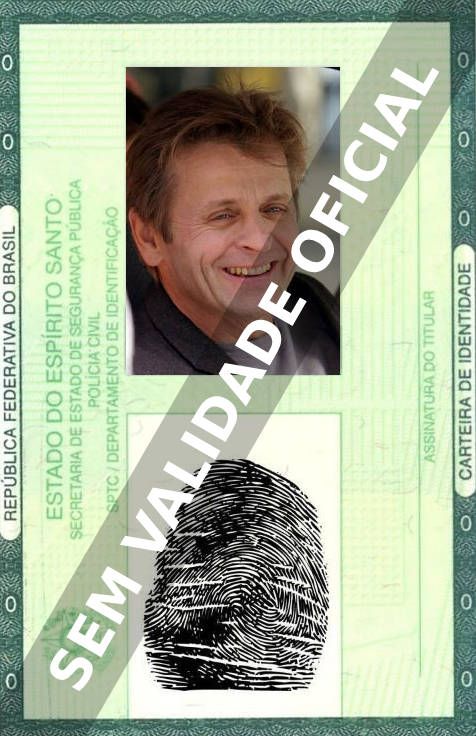 Imagem hipotética representando a carteira de identidade de Mikhail Baryshnikov