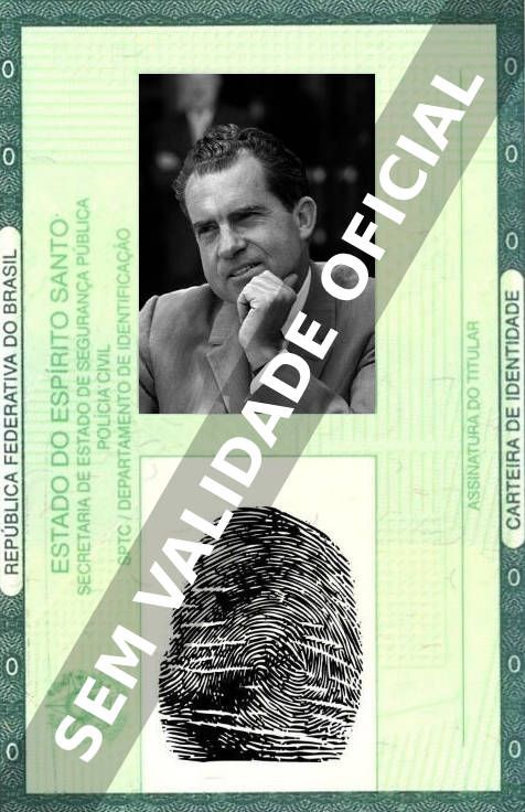 Imagem hipotética representando a carteira de identidade de Richard Nixon
