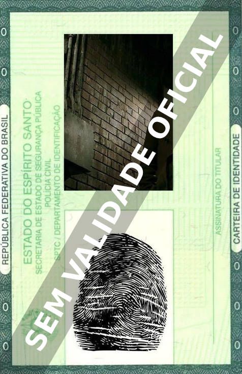 Imagem hipotética representando a carteira de identidade de Stephen McHattie