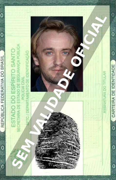 Imagem hipotética representando a carteira de identidade de Tom Felton