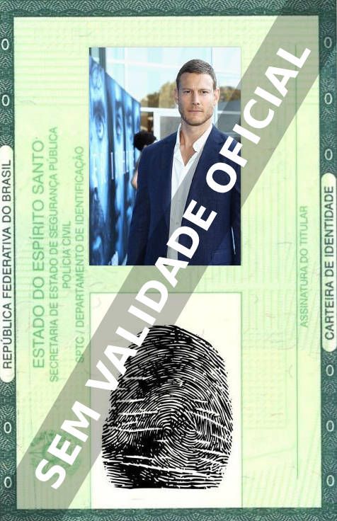 Imagem hipotética representando a carteira de identidade de Tom Hopper