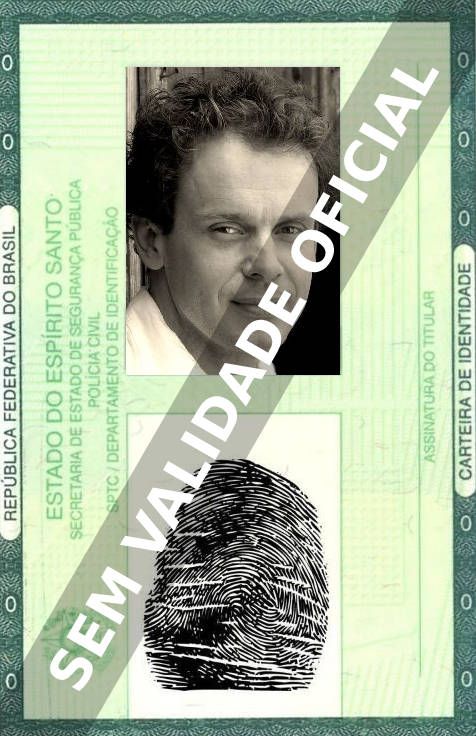 Imagem hipotética representando a carteira de identidade de Tomasz Schimscheiner