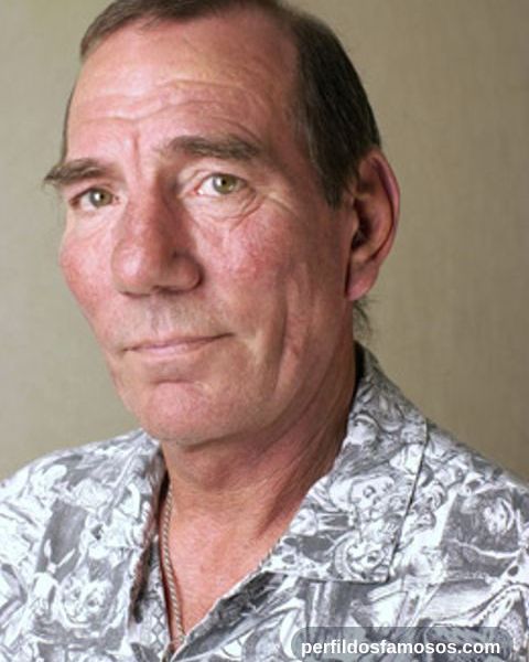 Pete Postlethwaite