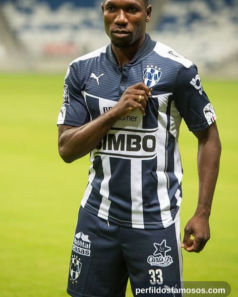 Walter Ayoví
