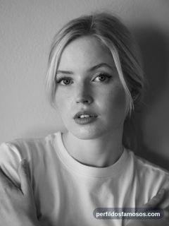 Foto de Ellie Bamber