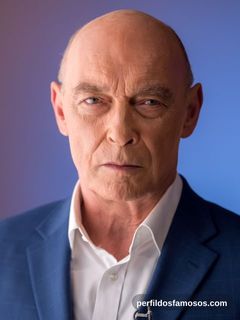 Foto de James Faulkner