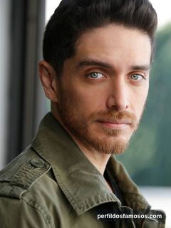 Foto de Josh Keaton