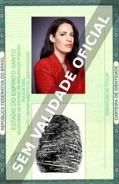 Imagem hipotética representando a carteira de identidade de Adrienne McQueen