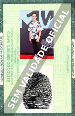 Imagem hipotética representando a carteira de identidade de AJ Mitchell