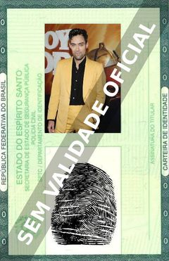 Imagem hipotética representando a carteira de identidade de Alex Hassell