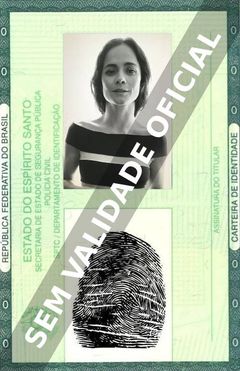 Imagem hipotética representando a carteira de identidade de Alice Braga