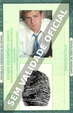 Imagem hipotética representando a carteira de identidade de Andrew Caple-Shaw
