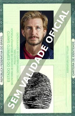 Imagem hipotética representando a carteira de identidade de Bill Brochtrup