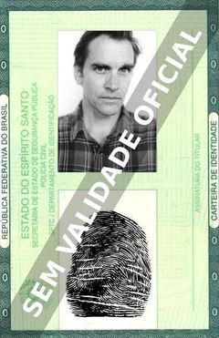 Imagem hipotética representando a carteira de identidade de Bill Moseley