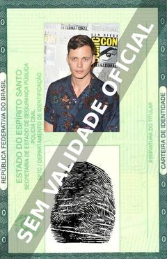 Imagem hipotética representando a carteira de identidade de Bill Skarsgård