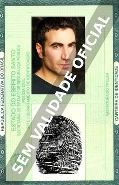 Imagem hipotética representando a carteira de identidade de Brett Goldstein