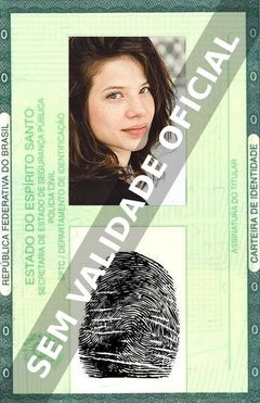 Imagem hipotética representando a carteira de identidade de Clara Caldas