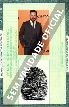 Imagem hipotética representando a carteira de identidade de Cole Hauser