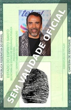 Imagem hipotética representando a carteira de identidade de Damián Alcázar