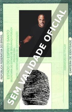 Imagem hipotética representando a carteira de identidade de Daniel Cormier
