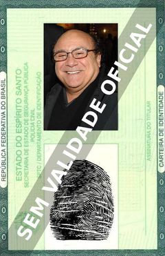 Imagem hipotética representando a carteira de identidade de Danny DeVito