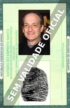 Imagem hipotética representando a carteira de identidade de David Paymer