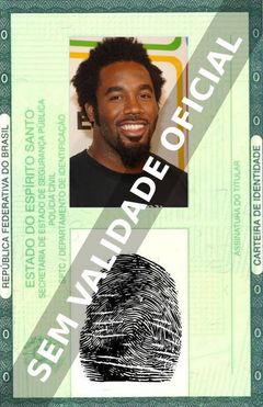 Imagem hipotética representando a carteira de identidade de Dhani Jones