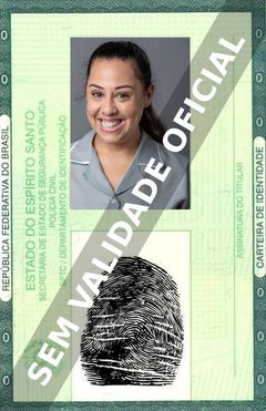 Imagem hipotética representando a carteira de identidade de Evelyn Castro