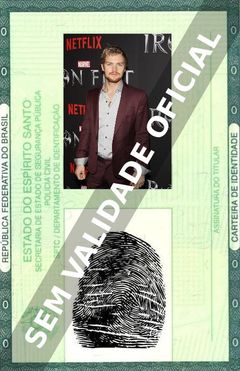 Imagem hipotética representando a carteira de identidade de Finn Jones