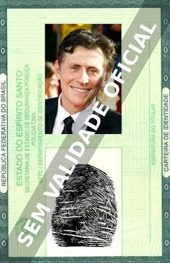 Imagem hipotética representando a carteira de identidade de Gabriel Byrne