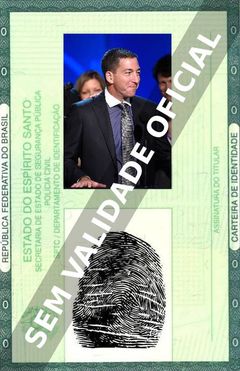 Imagem hipotética representando a carteira de identidade de Glenn Greenwald