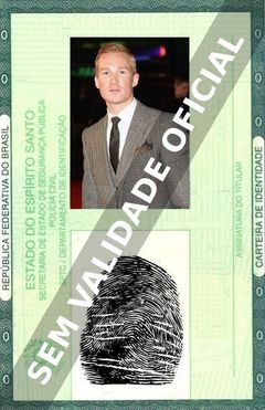 Imagem hipotética representando a carteira de identidade de Greg Rutherford