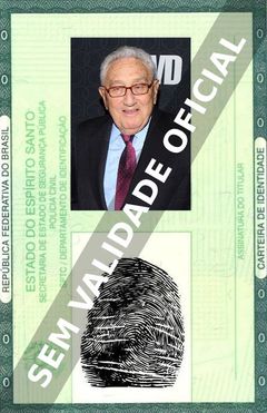 Imagem hipotética representando a carteira de identidade de Henry Kissinger