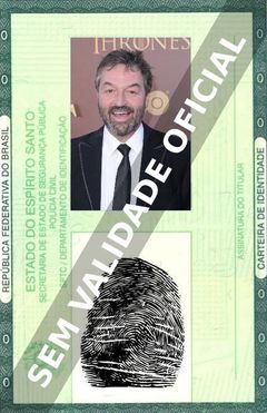 Imagem hipotética representando a carteira de identidade de Ian Beattie