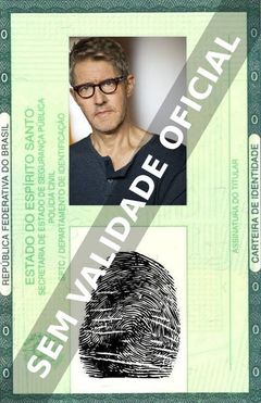 Imagem hipotética representando a carteira de identidade de J.C. MacKenzie