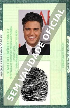 Imagem hipotética representando a carteira de identidade de Jaime Camil