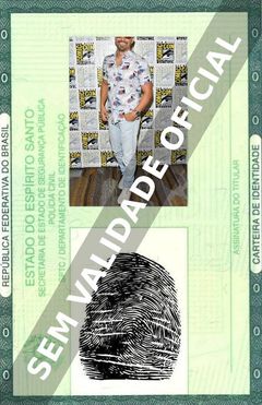 Imagem hipotética representando a carteira de identidade de Jay Hernandez