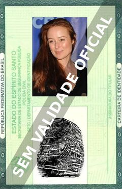 Imagem hipotética representando a carteira de identidade de Jennifer Ehle