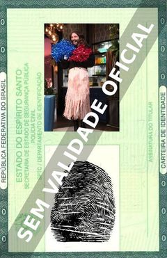 Imagem hipotética representando a carteira de identidade de Jonathan Van Ness
