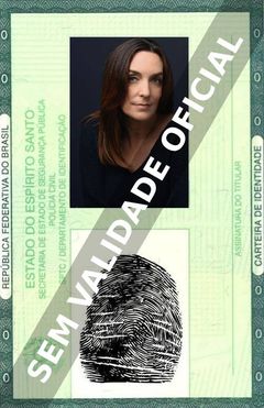 Imagem hipotética representando a carteira de identidade de Julia Murney